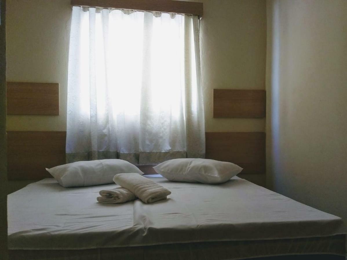 Acomodacoes Silvestre Apartment เตาบาแต ภายนอก รูปภาพ